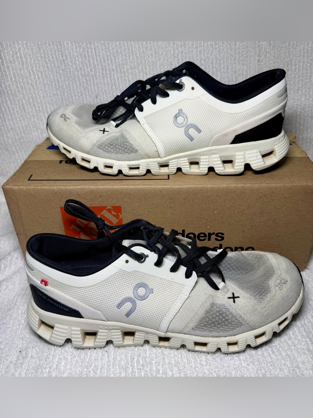 On Cloud X 3 Women’s Size 9.5 White Black CloudTec Running Training Shoes